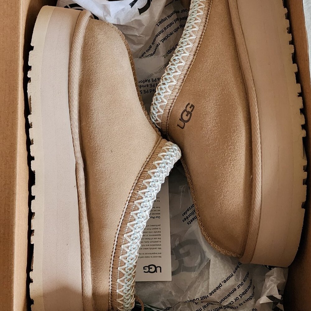 UGG TAZ Platform Slipper - Sand - Size 6
